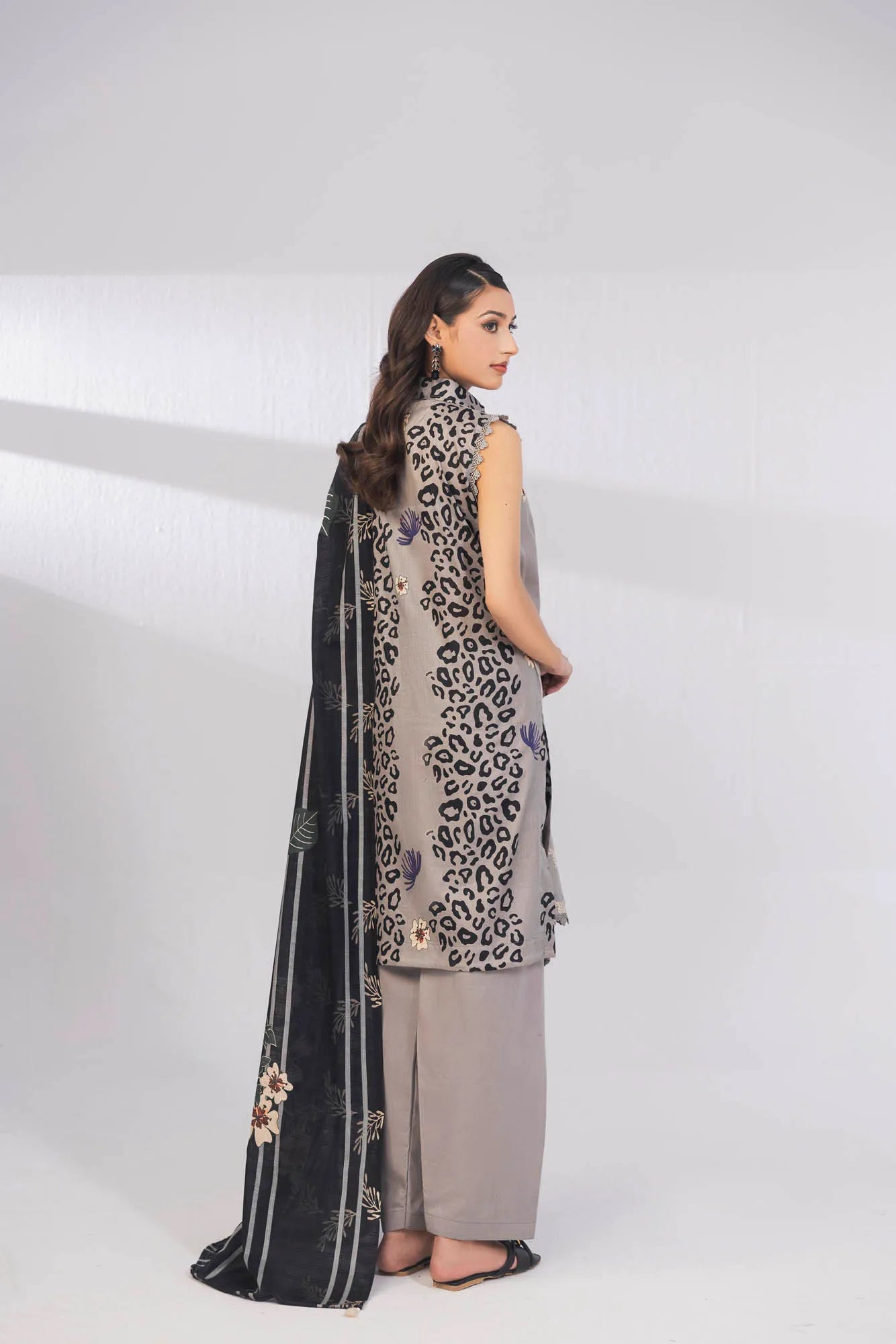 3 Piece Unstitched Printed Lawn Suit | KL107 - Becklace