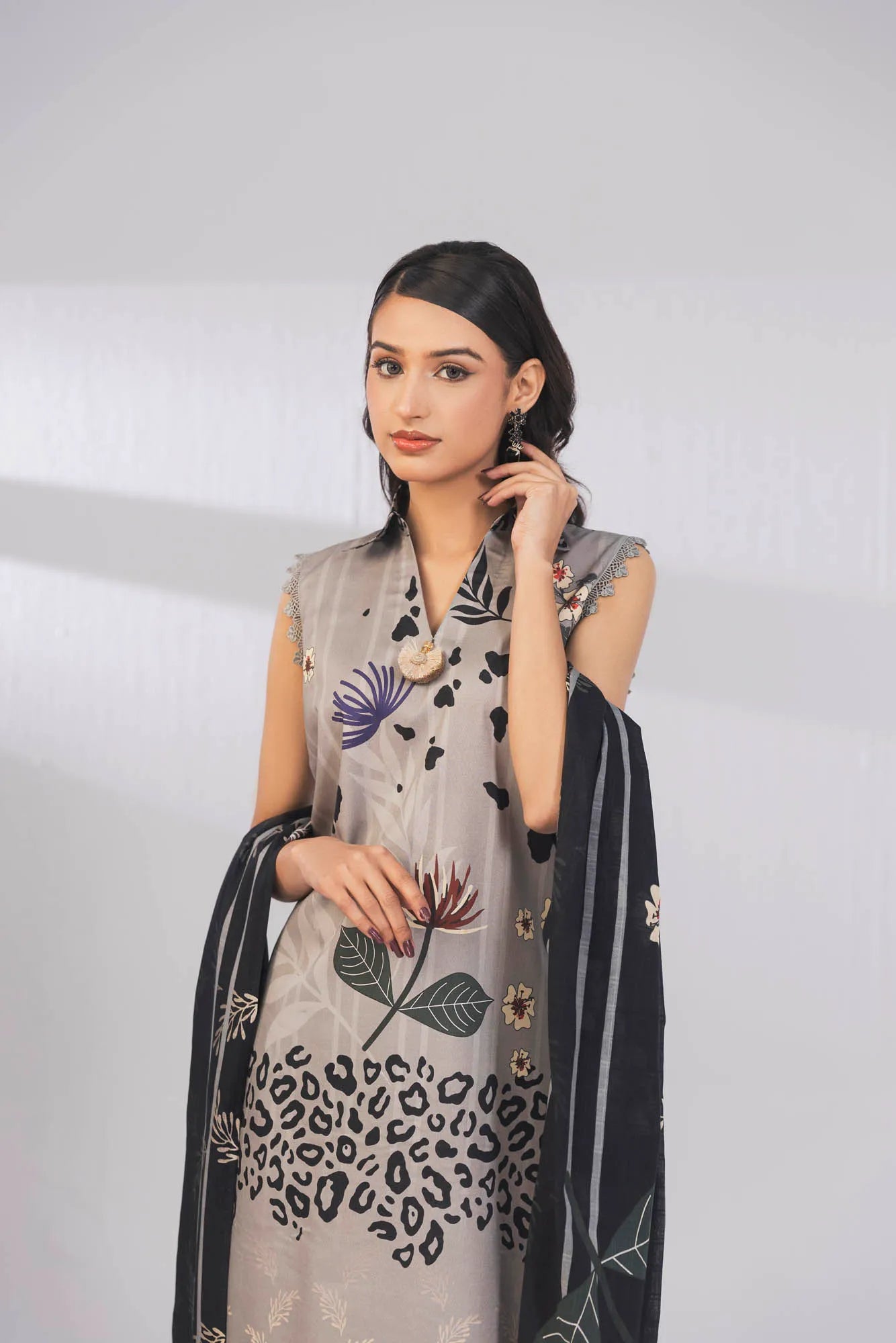 3 Piece Unstitched Printed Lawn Suit | KL107 - Becklace