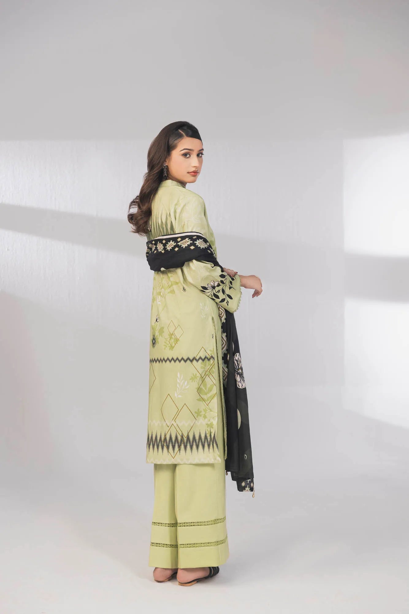 3 Piece Unstitched Printed Lawn Suit | KL109 - Becklace