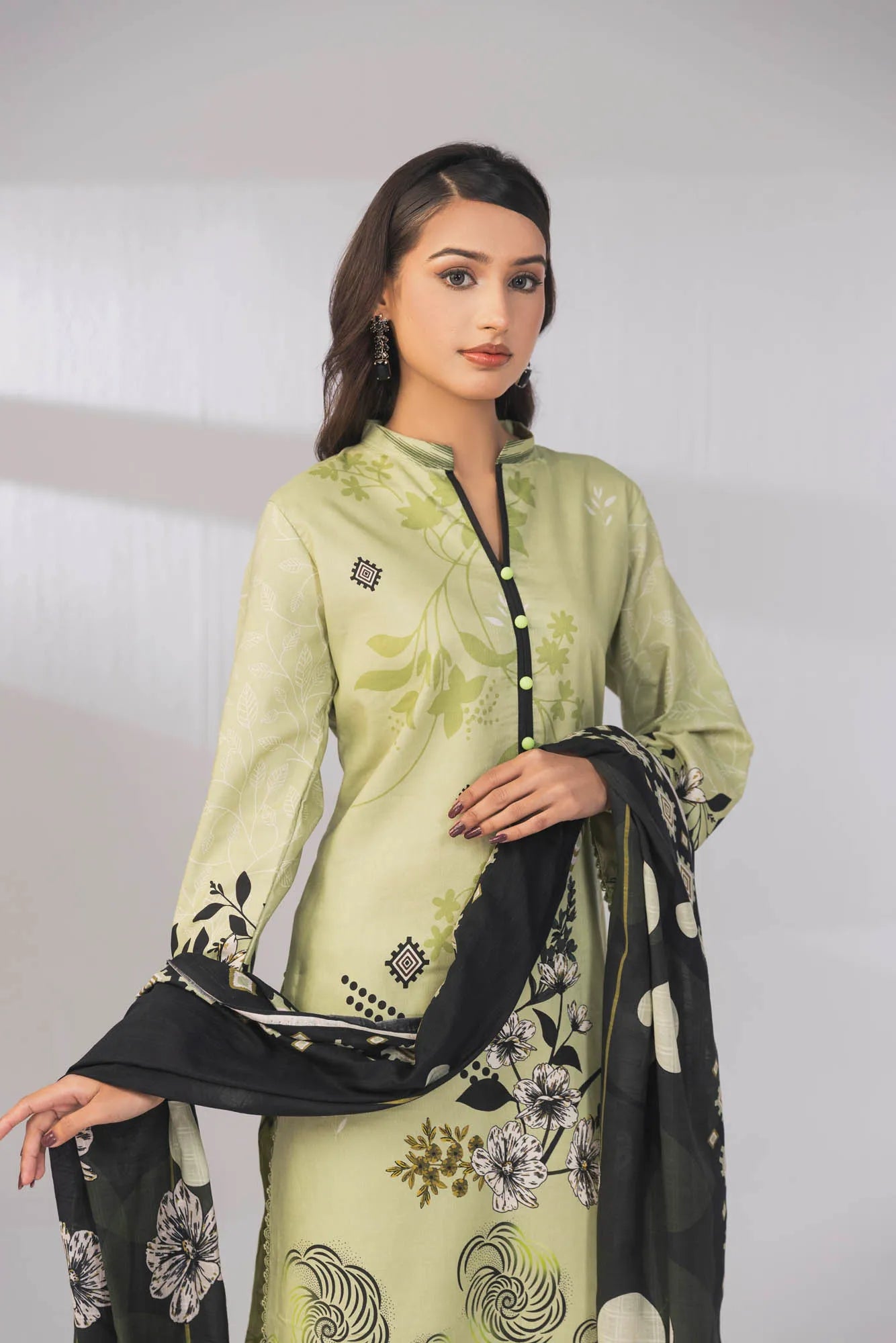 3 Piece Unstitched Printed Lawn Suit | KL109 - Becklace