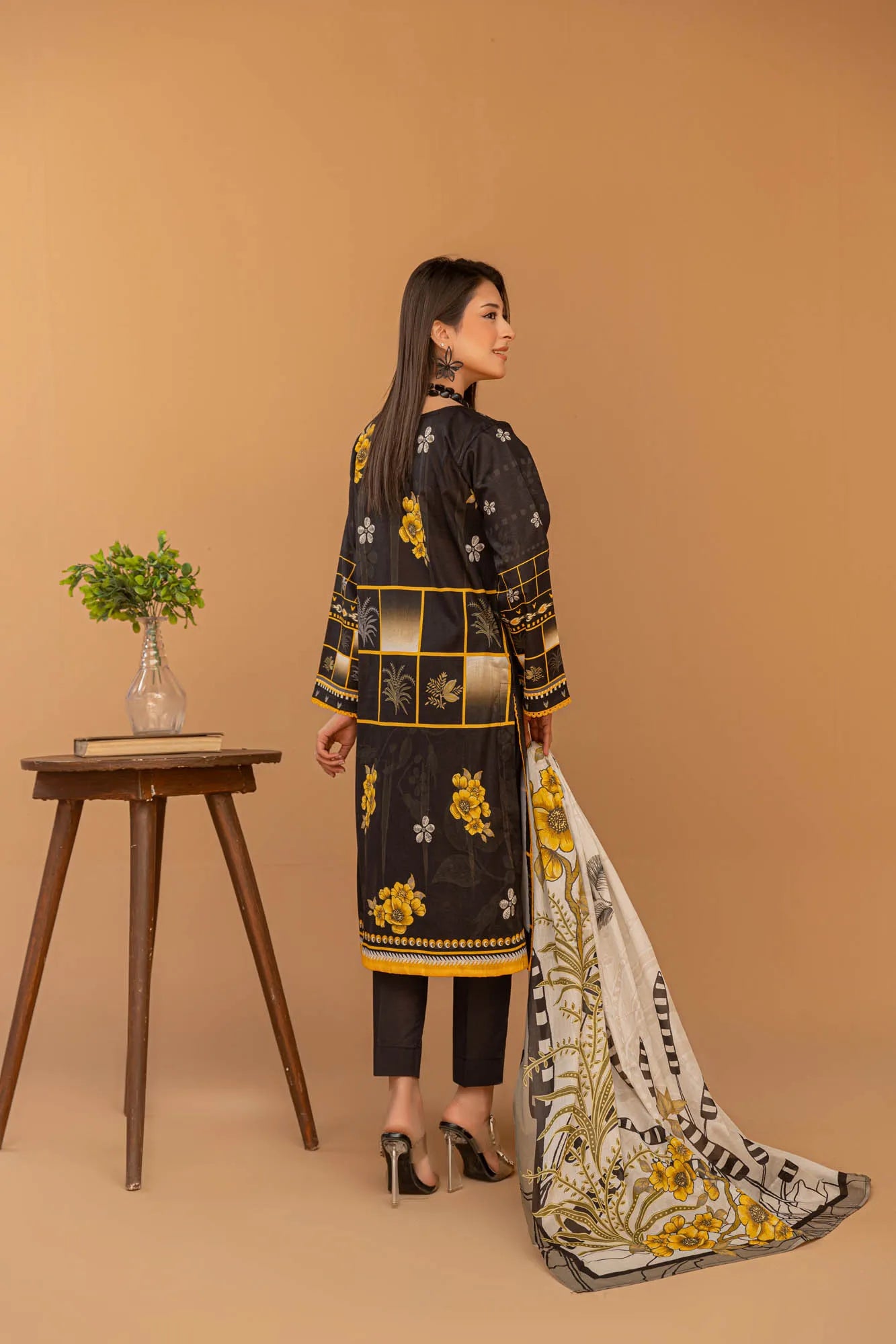 3 Piece Unstitched Printed Lawn Suit | KL114 - Becklace
