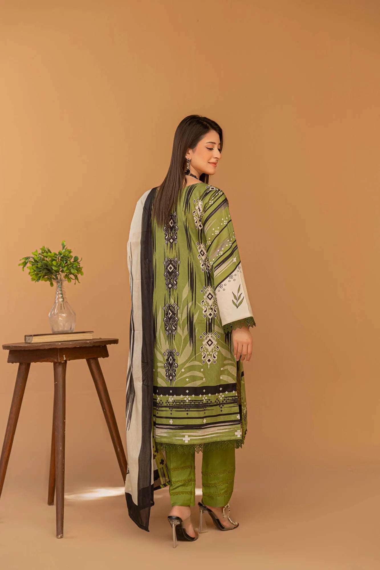 3 Piece Unstitched Printed Lawn Suit | KL115 - Becklace